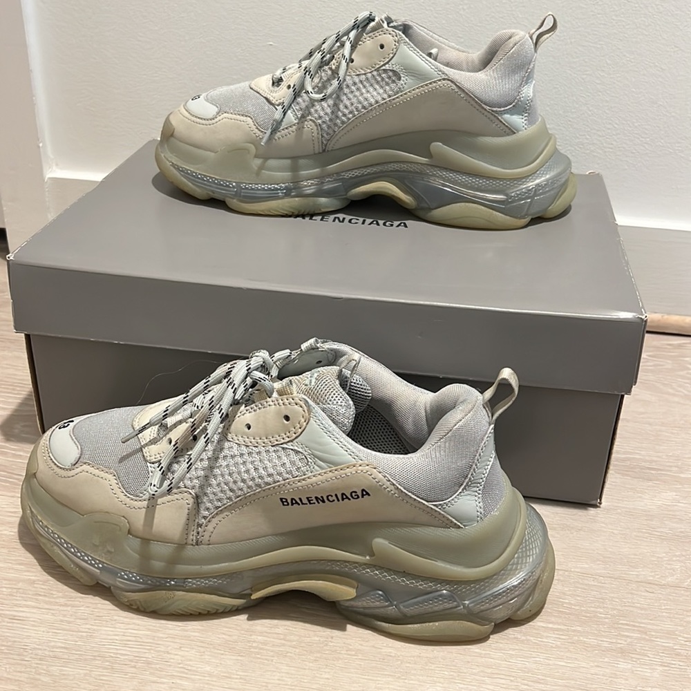 BALENCIAGA TRIPLE S CLEAR SOLE SNEAKER - Picture 2 of 8